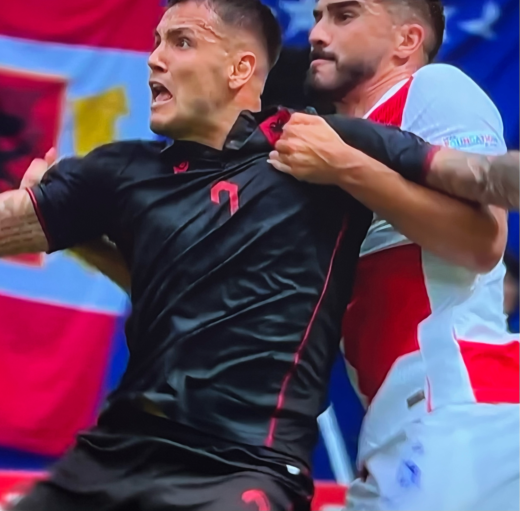 欧洲足球赛事中的红牌犯规引发争议 欧洲足球赛事中的红牌犯规引发争议