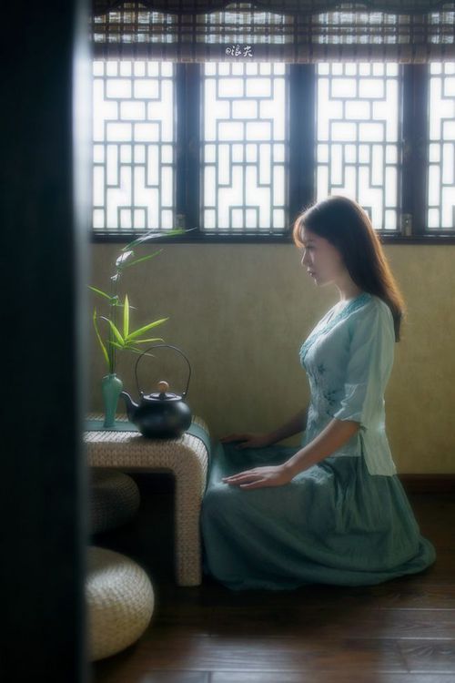 看到曼城血拼哥伦比亚，李刚仁成为关键先生这个充满戏剧张力的组合，我的思维立刻跳跃到一个足球平行宇宙—那里俱乐部与国家队的壁垒被打破，上演着梦幻般的超级对决。基于此，我为你构思了以下方案